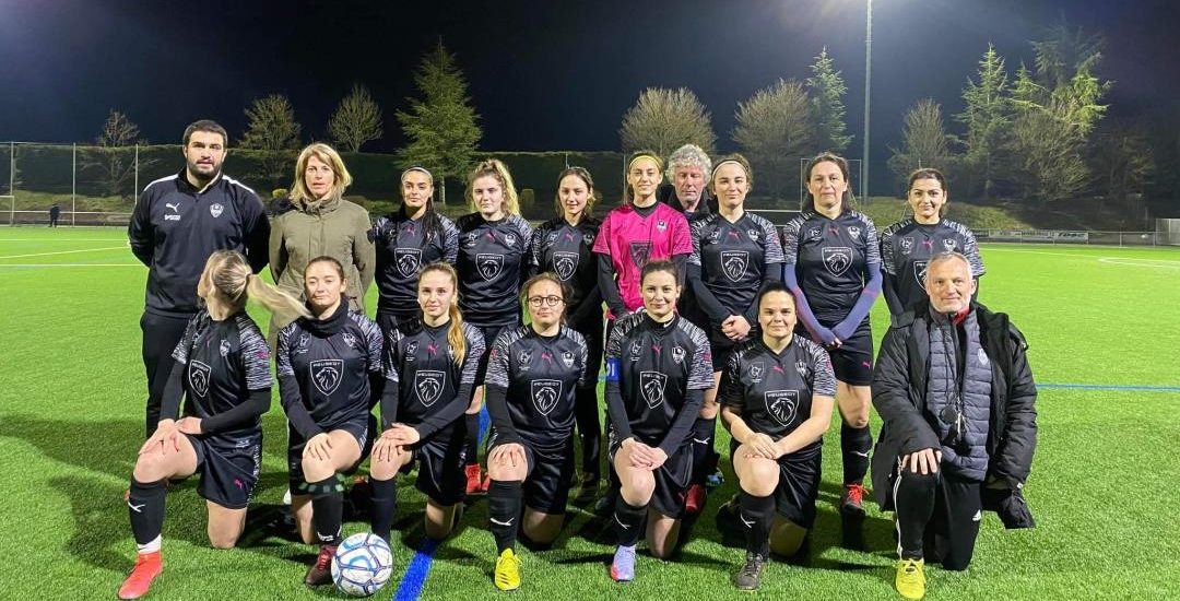 Les filles ont mis les barbelés !